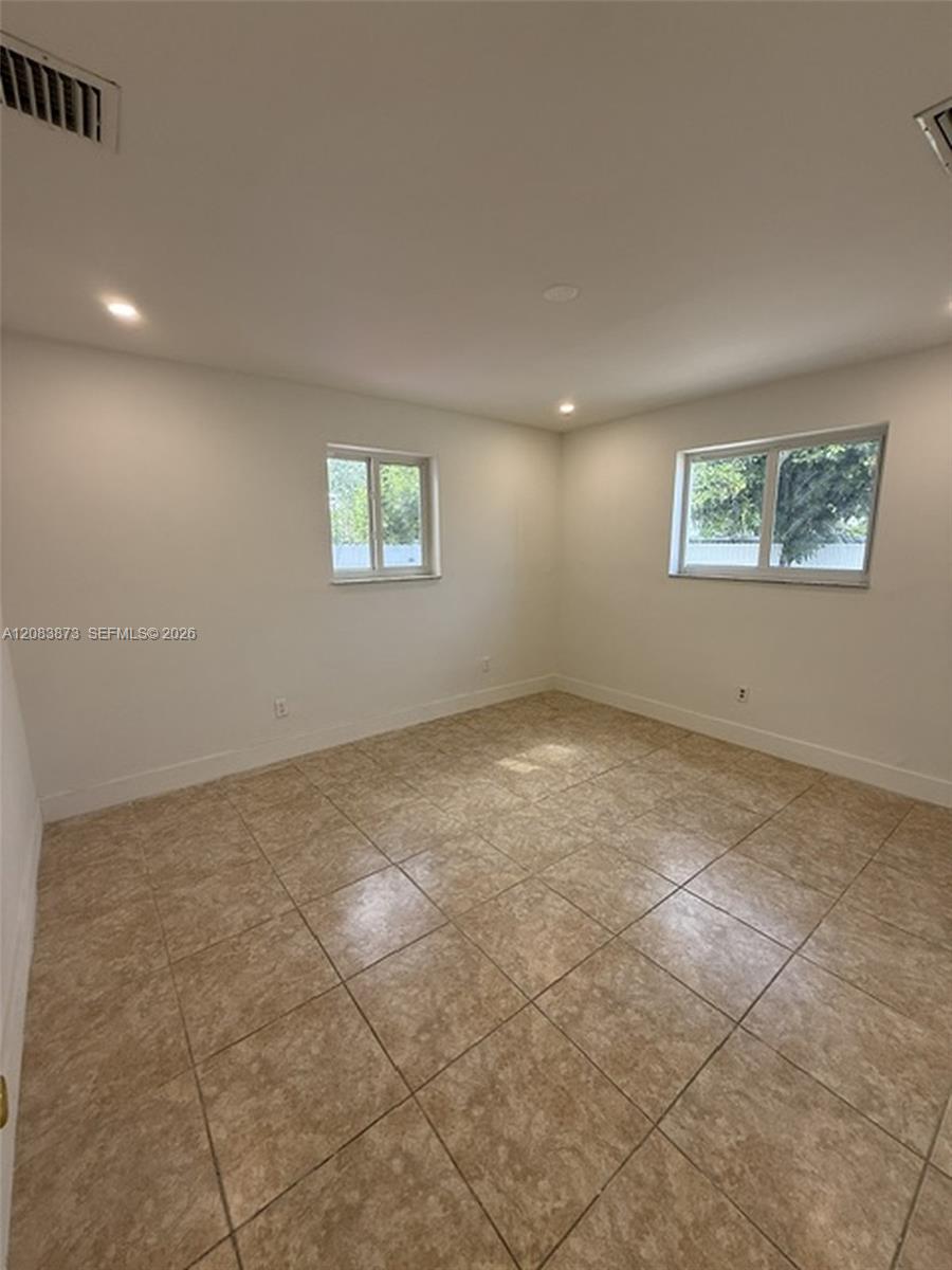 6609 SW 1st Ct — Photo 4