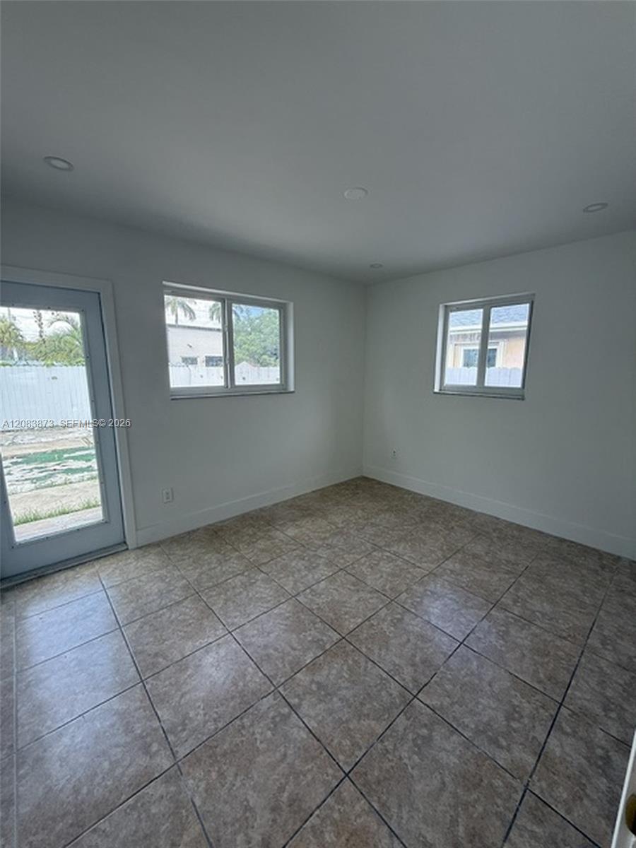 6609 SW 1st Ct — Photo 5