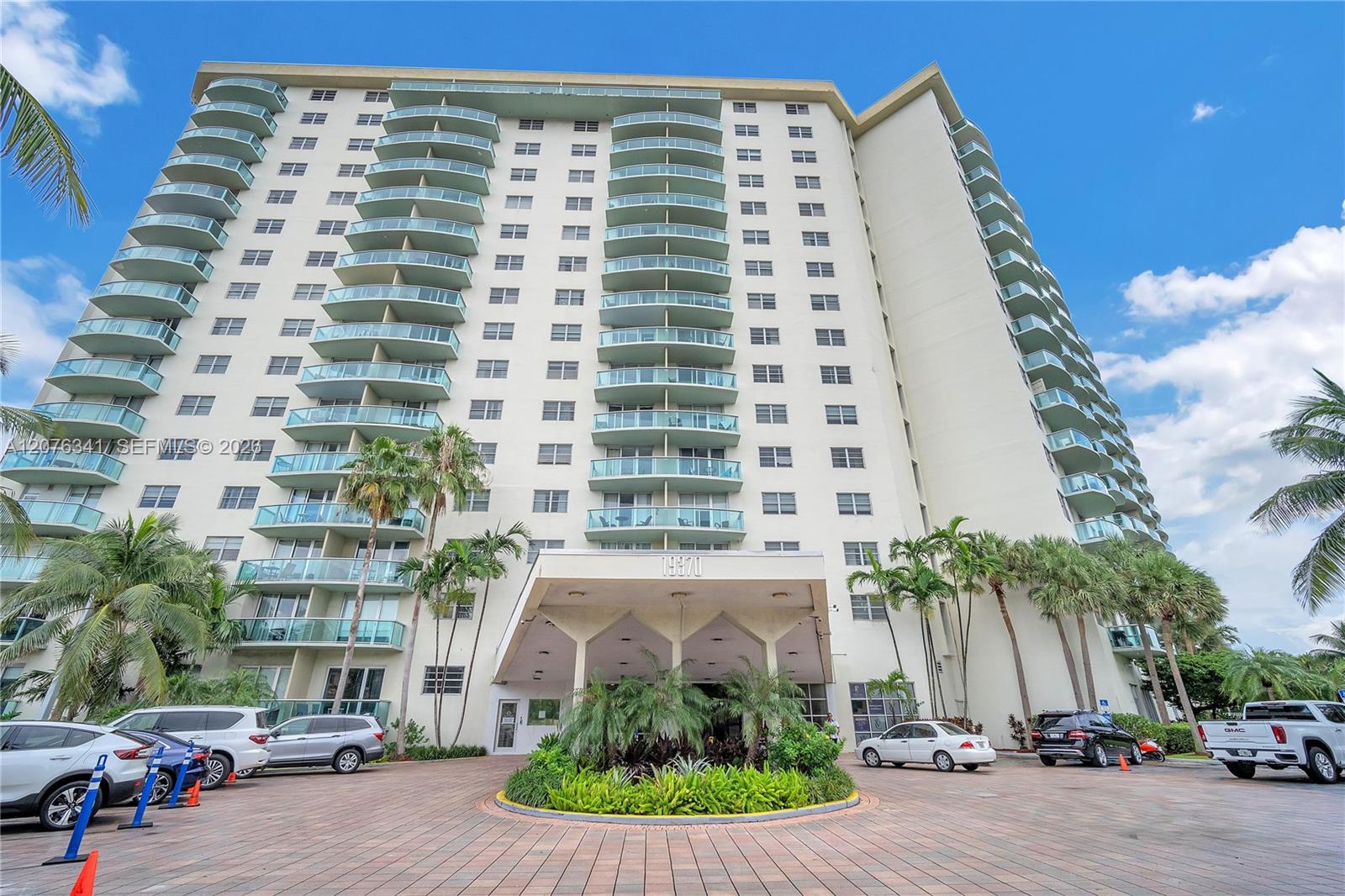 19370 Collins Ave # 919 — Photo 2