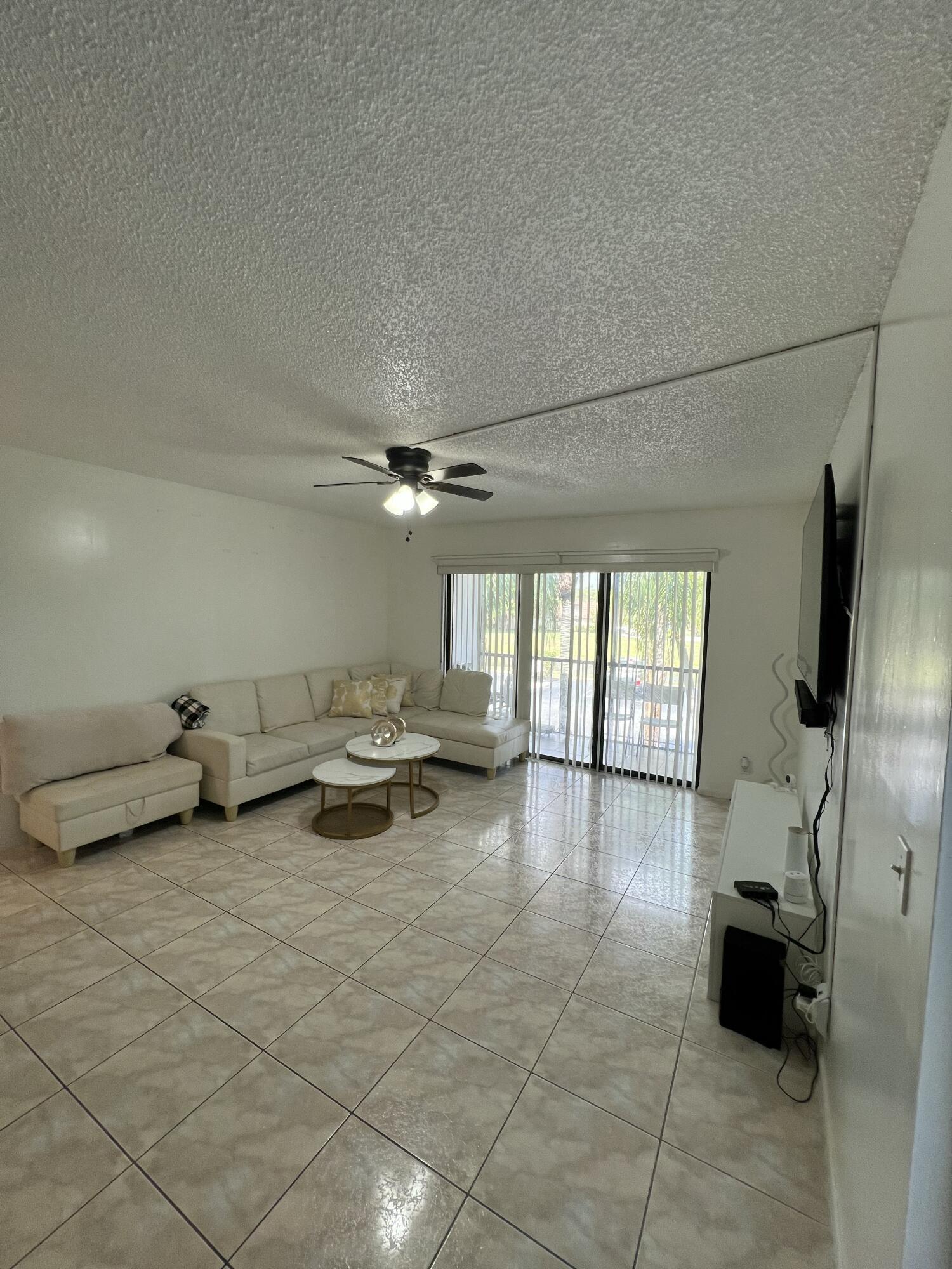 1007 GREEN PINE Boulevard # D2 — Photo 3