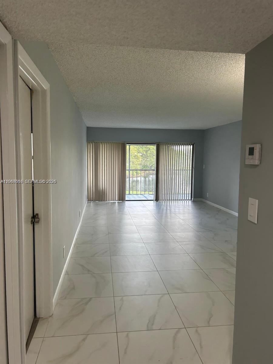 230 Lakeview Dr # 209 — Photo 2