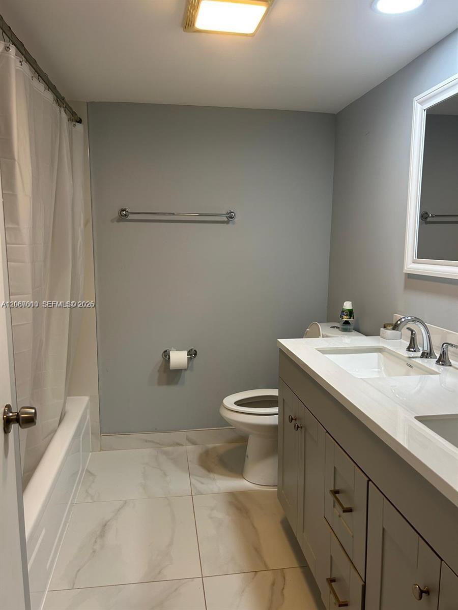 230 Lakeview Dr # 209 — Photo 4