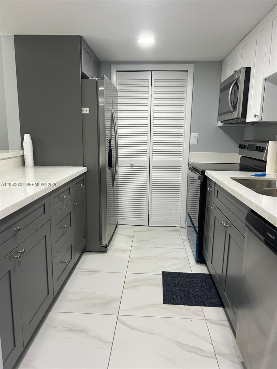 230 Lakeview Dr # 209 — Photo 5