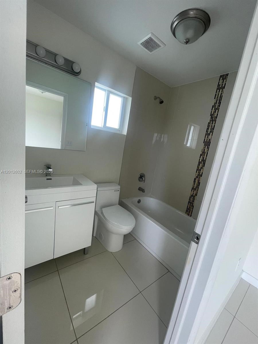 2121 NW 72nd St # 2121 — Photo 4