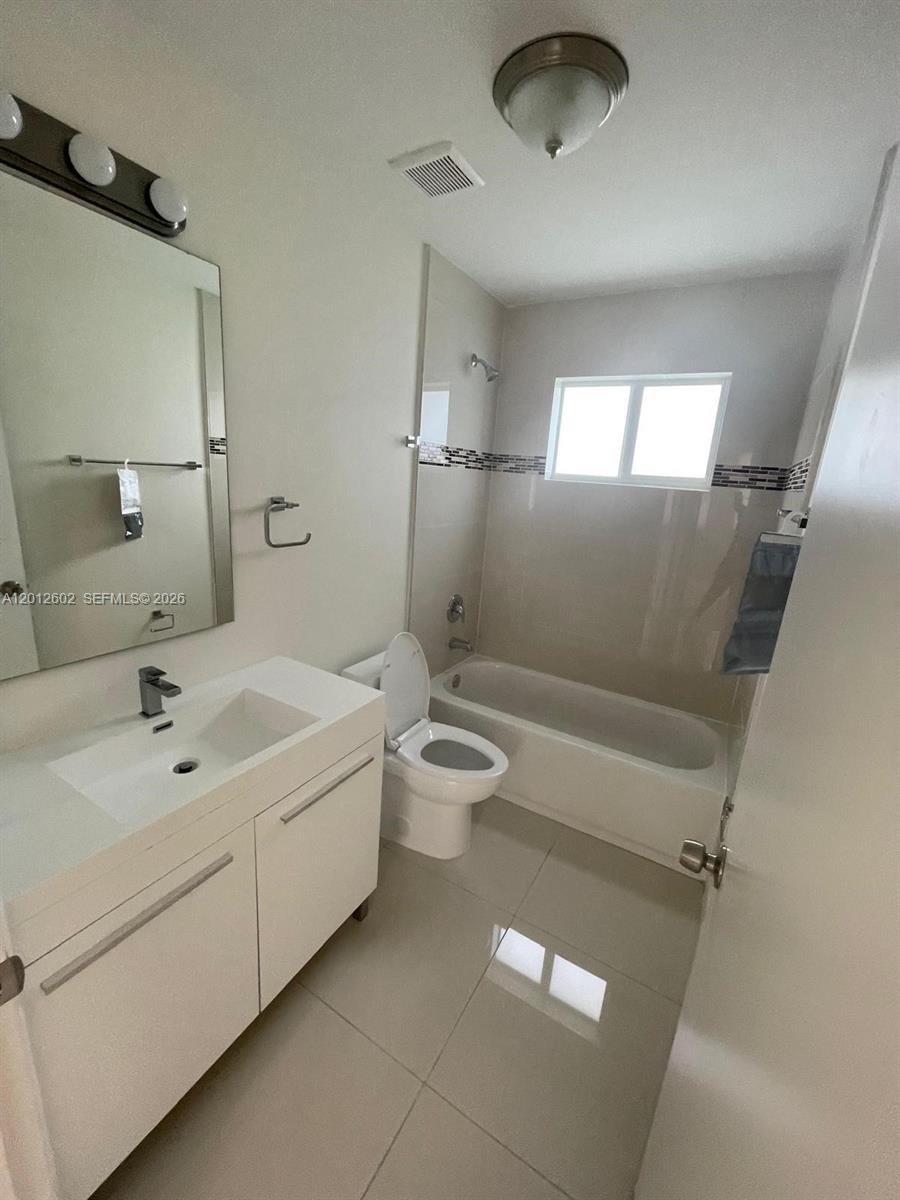 2121 NW 72nd St # 2121 — Photo 5