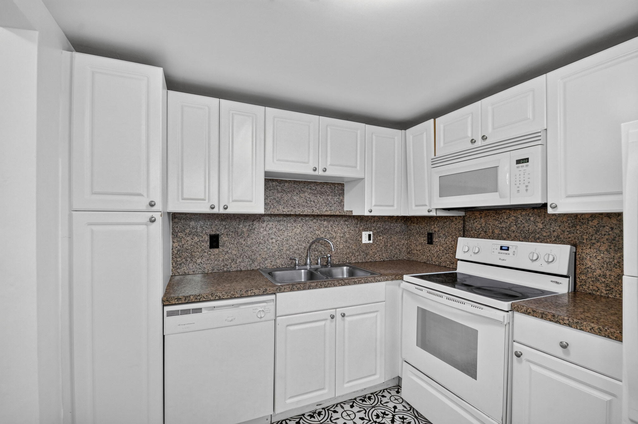 1505 Crescent Circle # B24 — Photo 4
