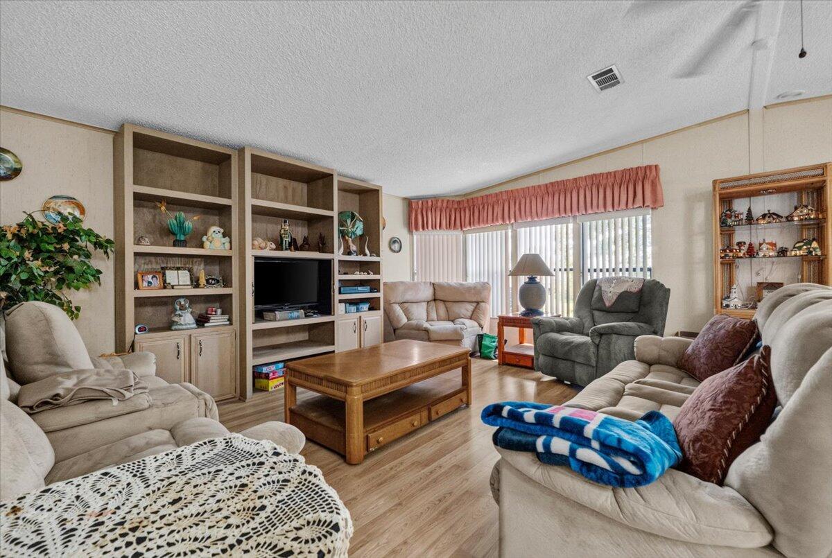6578 NW 37th Avenue — Photo 4