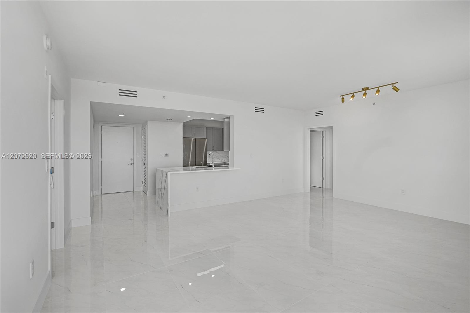 2775 NE 187th St # 514 — Photo 5