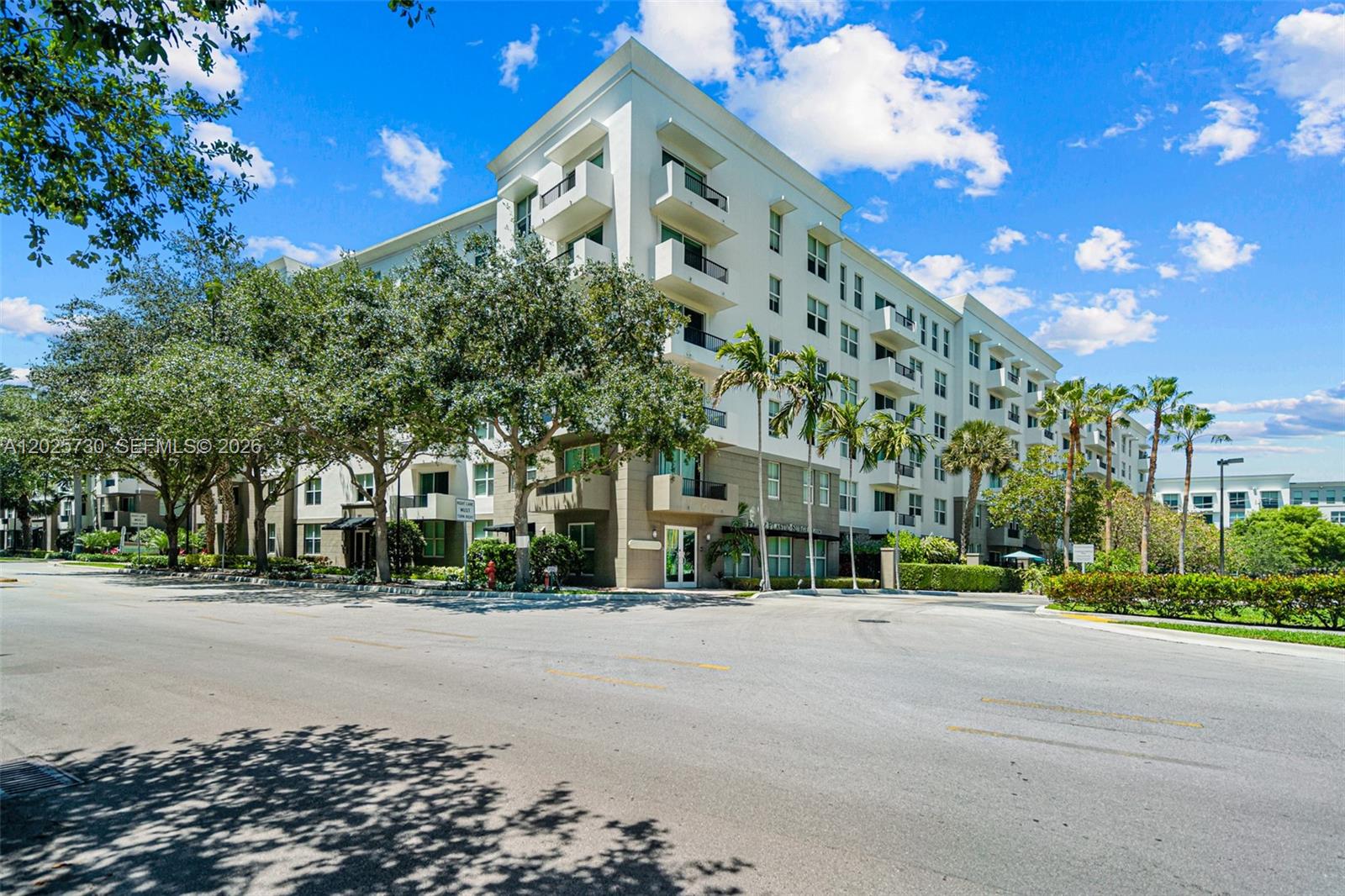 2421 NE 65th St # 408, Fort Lauderdale FL 33308