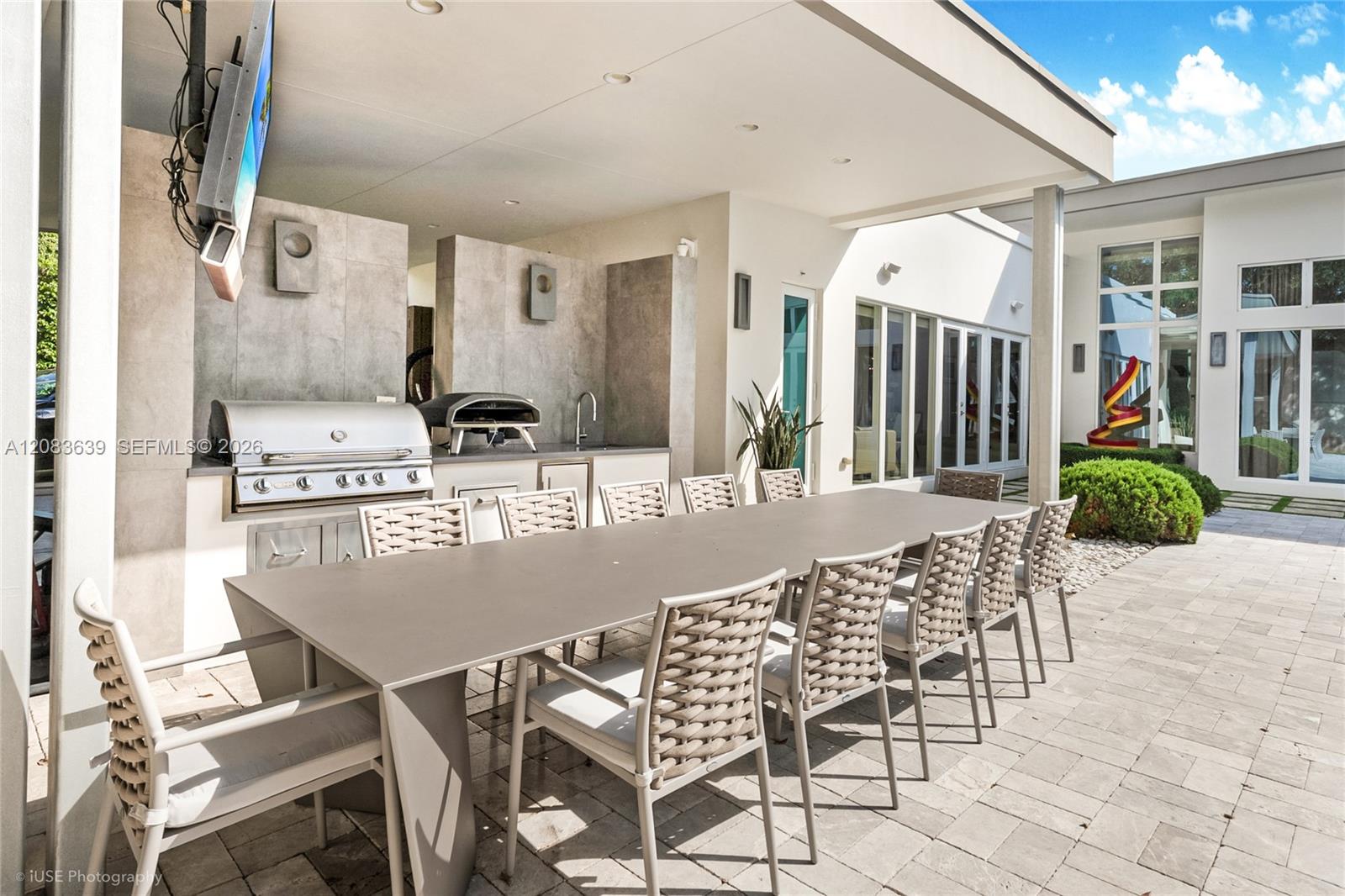 137 W Shore Dr — Photo 2