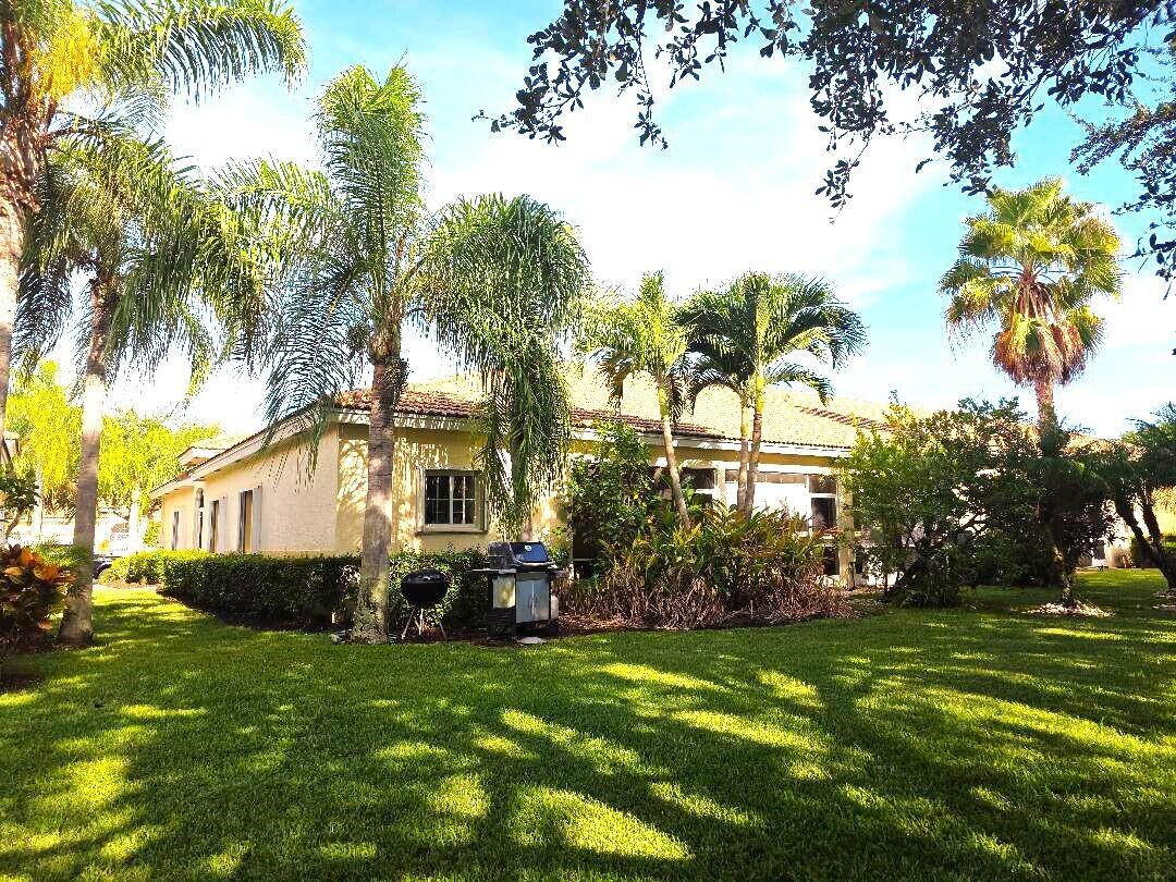 2323 WINDJAMMER Way, West Palm Beach FL 33411