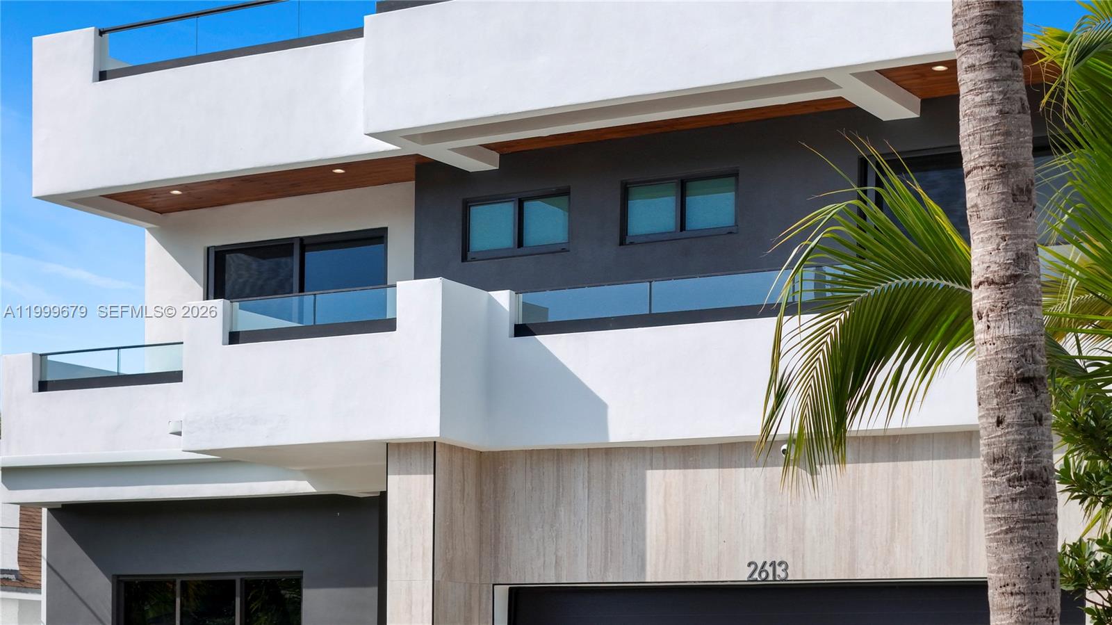 2613 Center Ave — Photo 4
