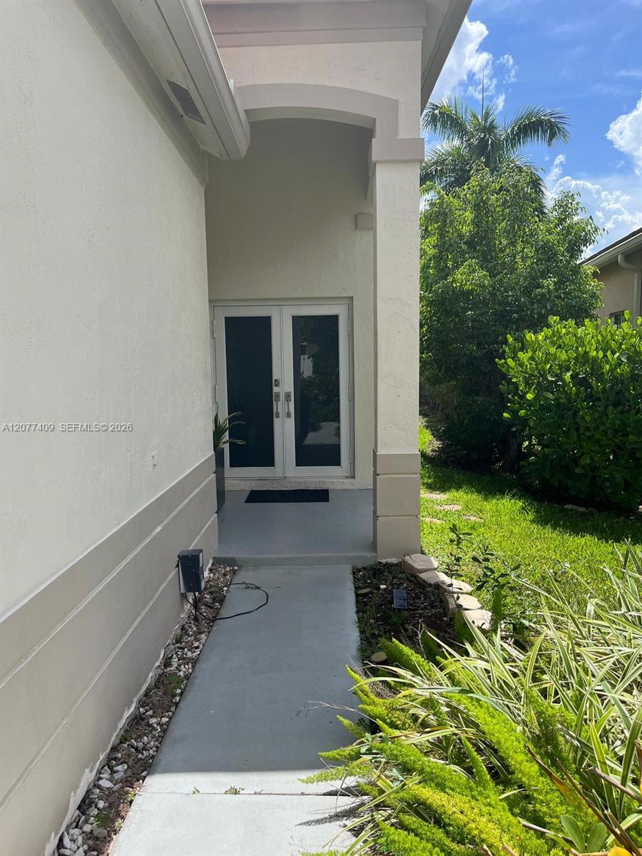 761 Tanglewood Cir # 761 — Photo 3