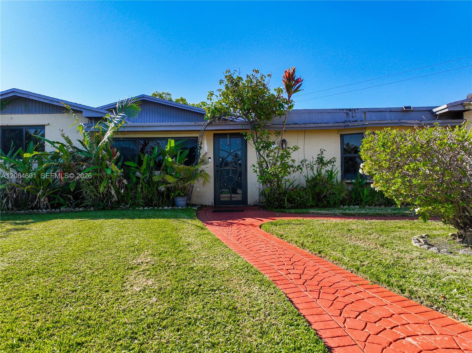 10900 SW 177th Ter — Photo 5