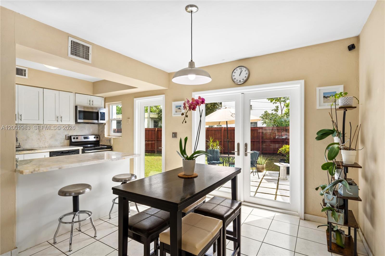 2010 Calais Dr View 3