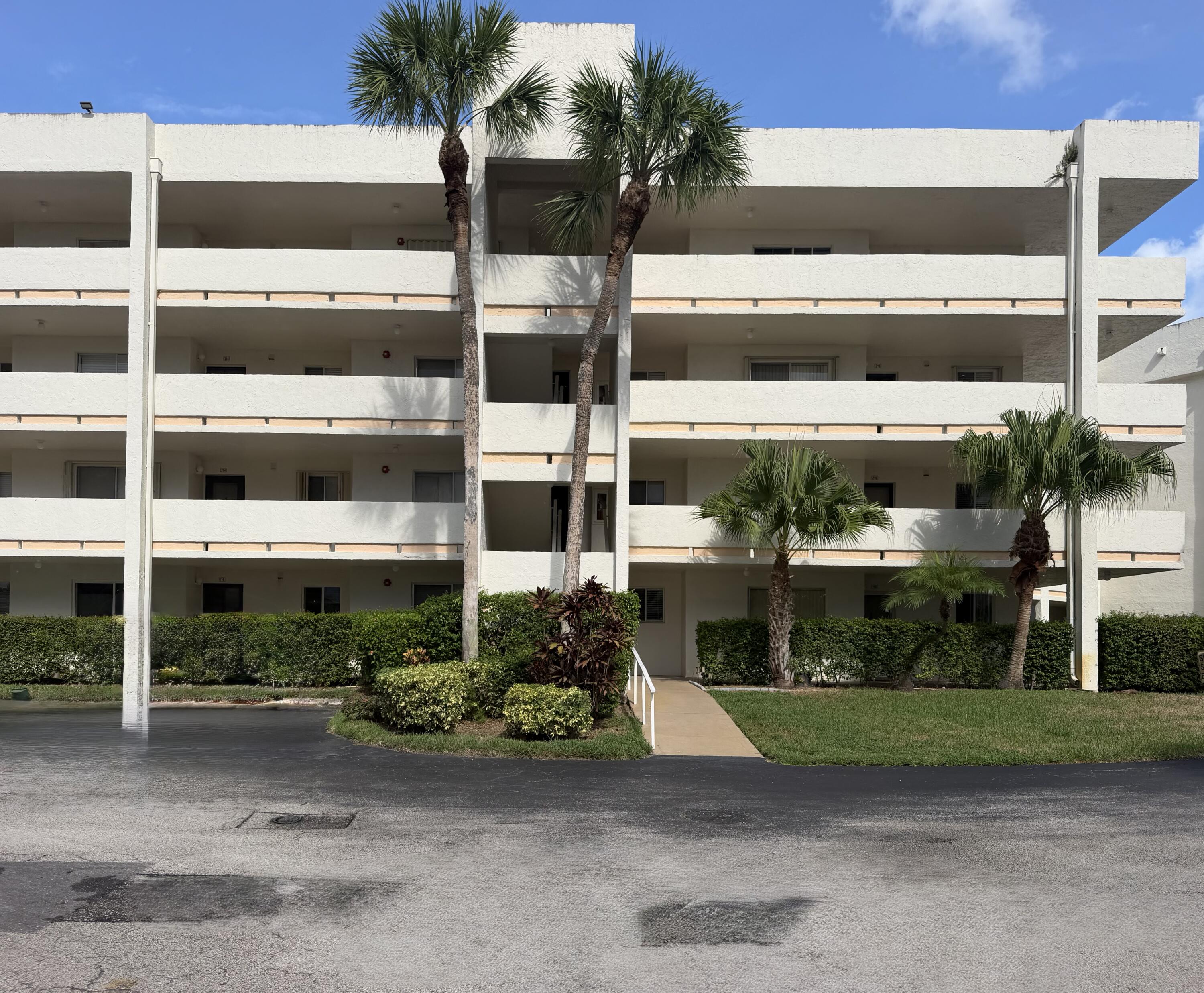3186 VIA POINCIANA # 115 — Photo 5