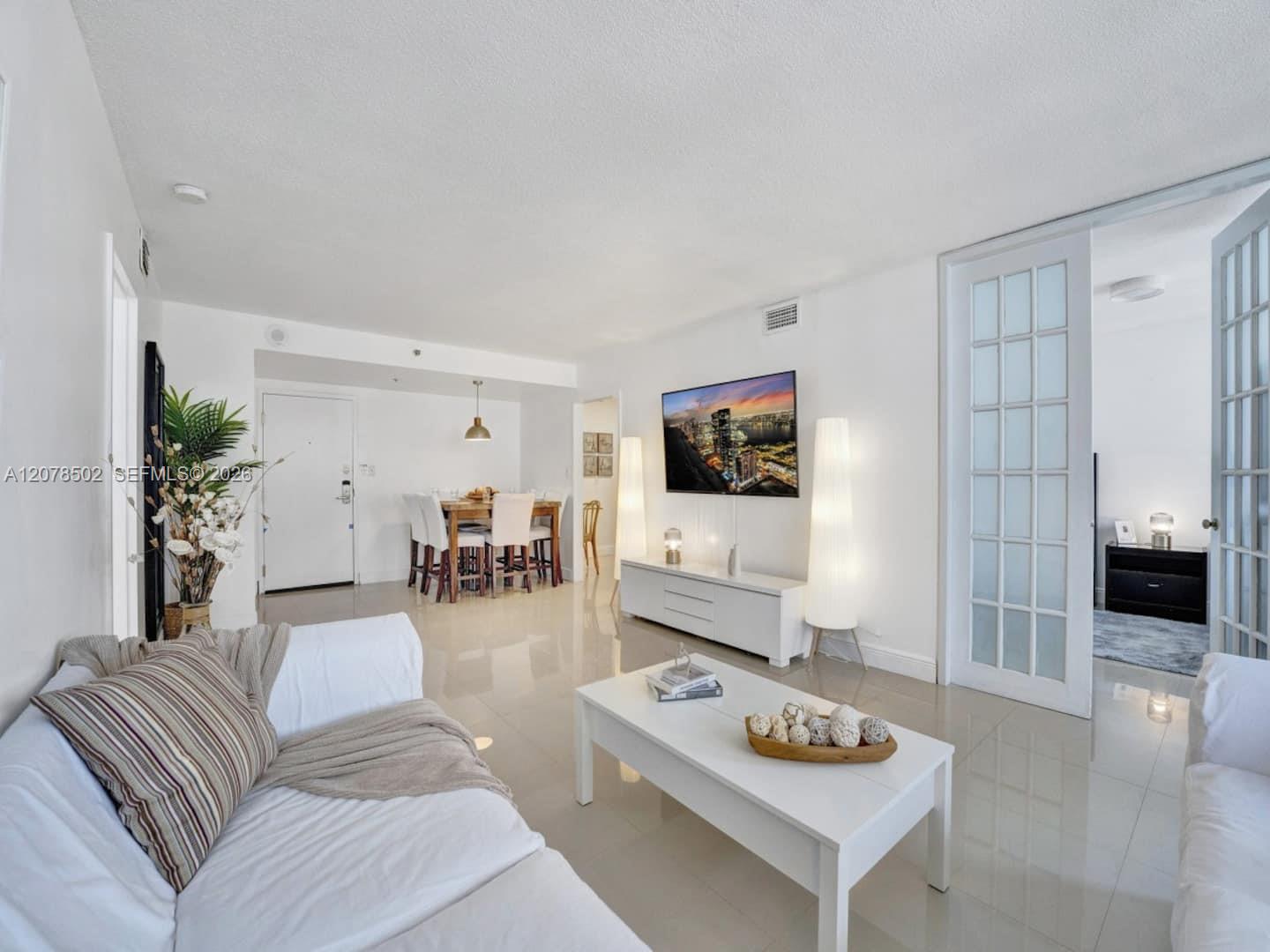 5225 Collins Ave # 1516 — Photo 3