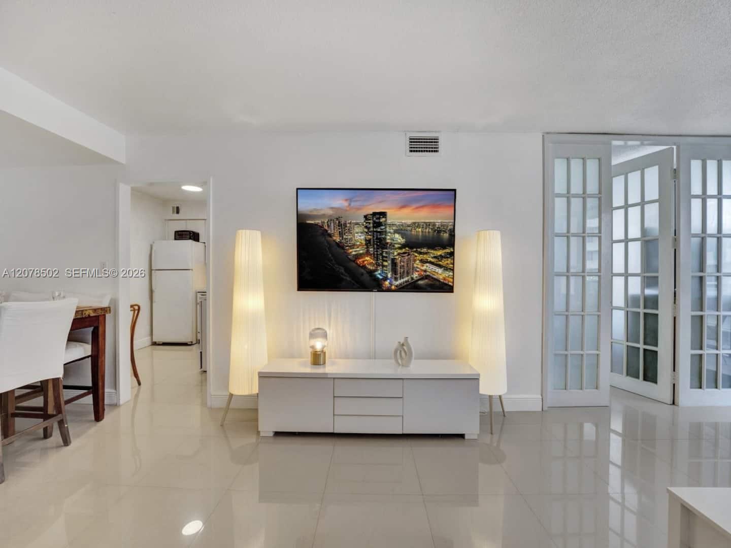 5225 Collins Ave # 1516 — Photo 5