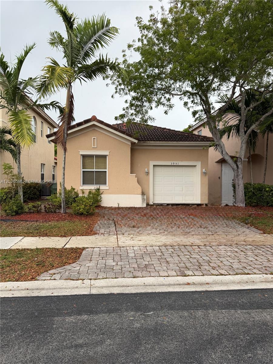 3951 NE 11th Dr View 1