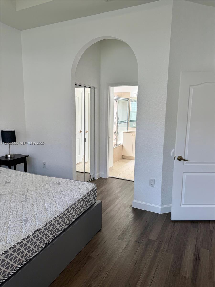 3951 NE 11th Dr View 13