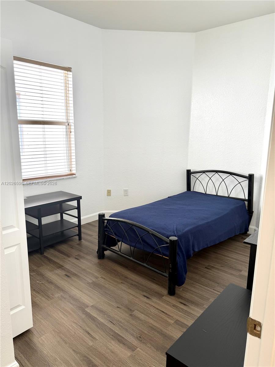 3951 NE 11th Dr View 14