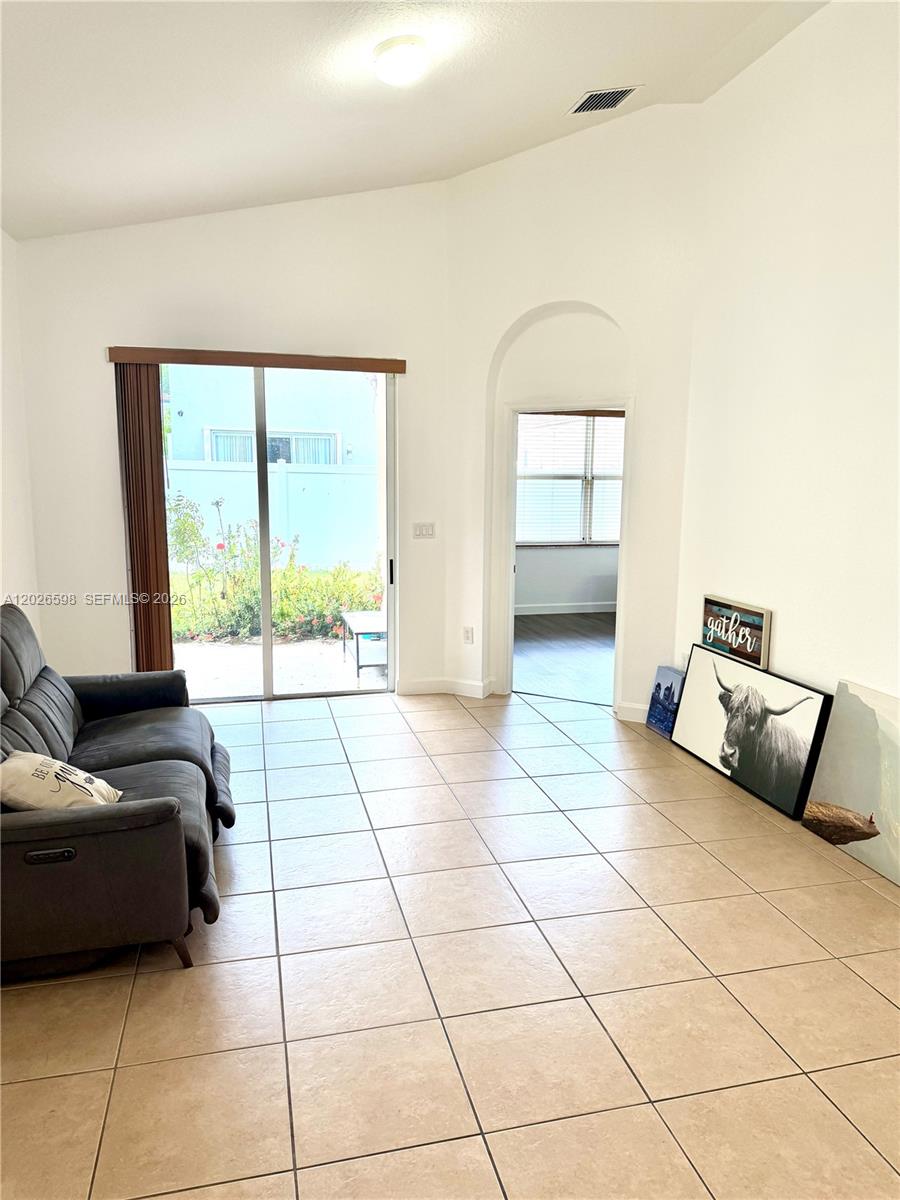 3951 NE 11th Dr View 3