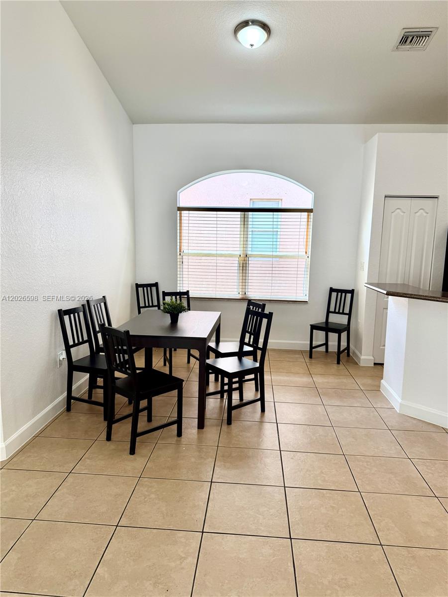 3951 NE 11th Dr View 6