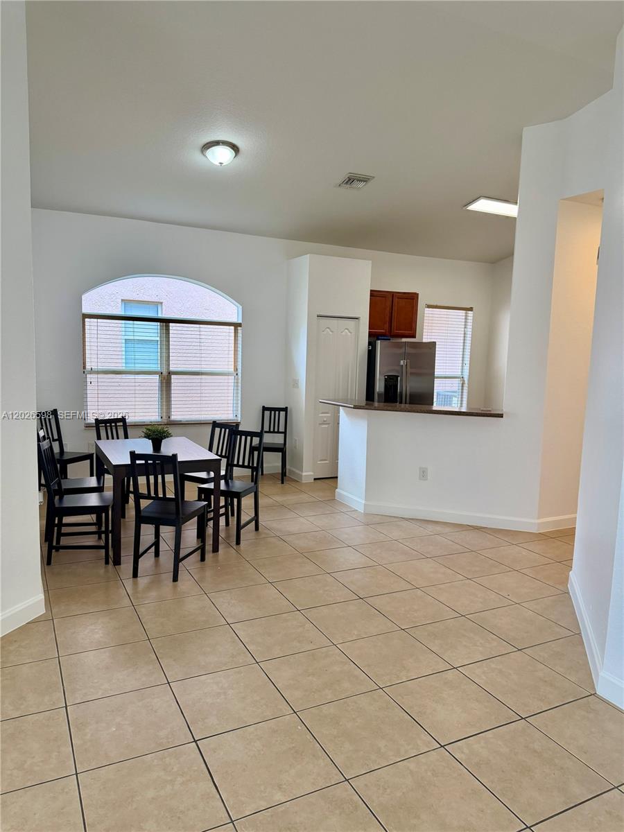 3951 NE 11th Dr View 7