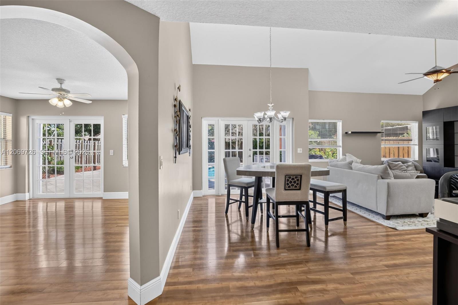 2638 Oak Park Cir — Photo 4