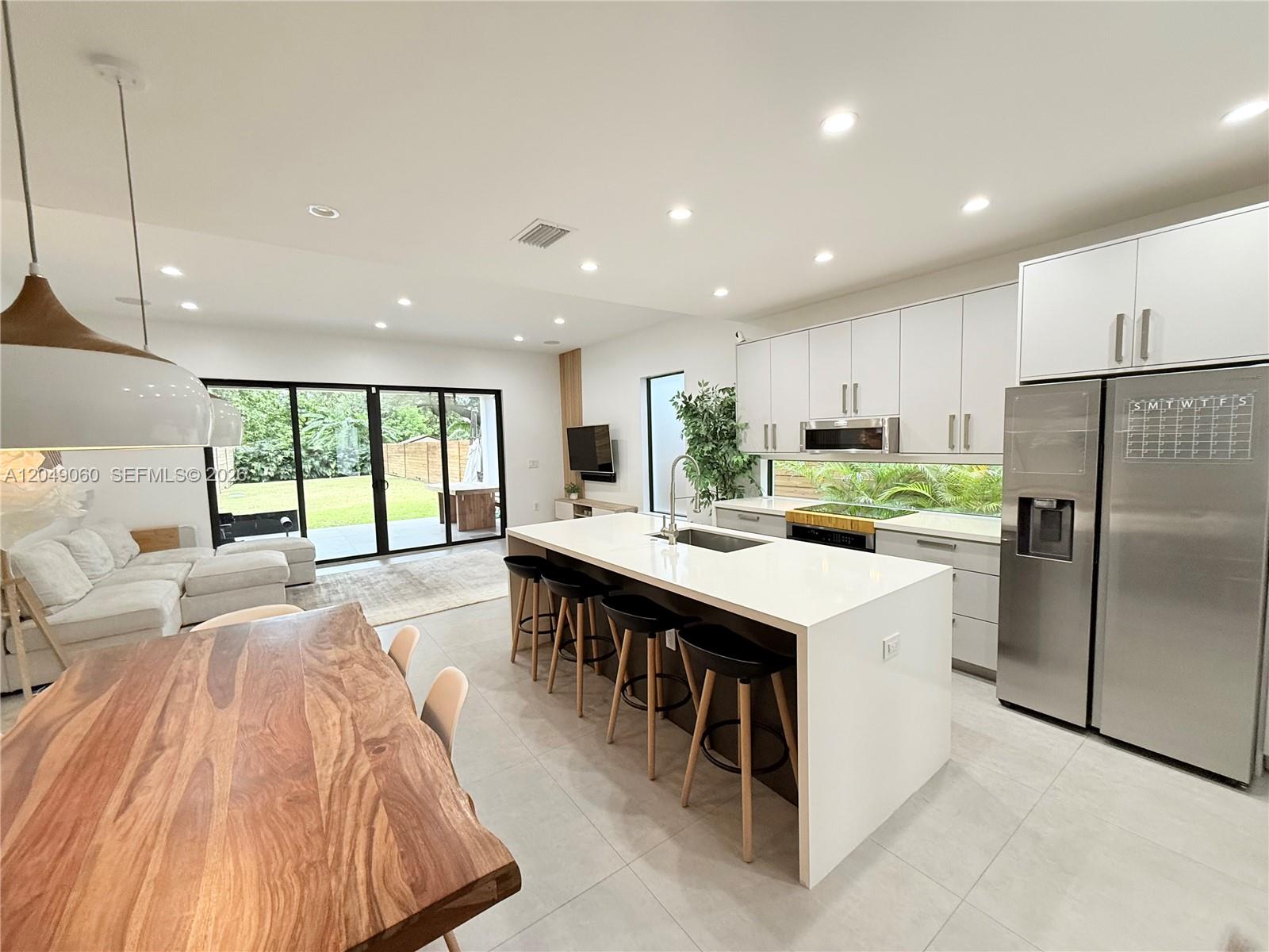 8871 SW 28th St — Photo 4