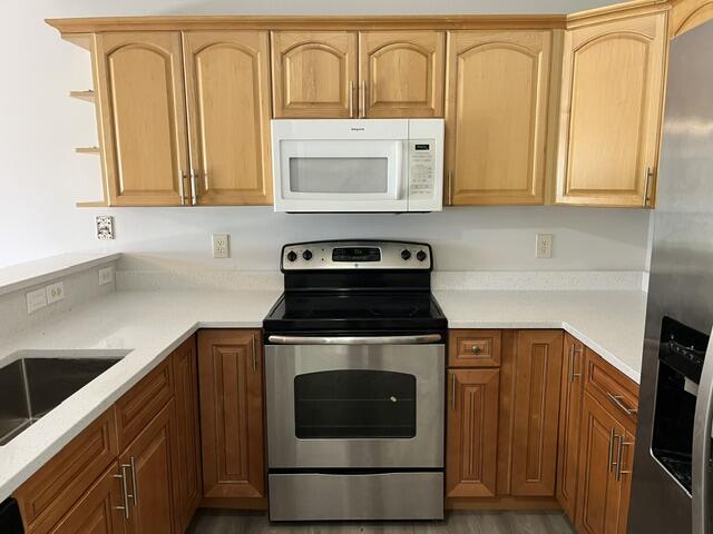 651 S SWINTON Avenue # D — Photo 3