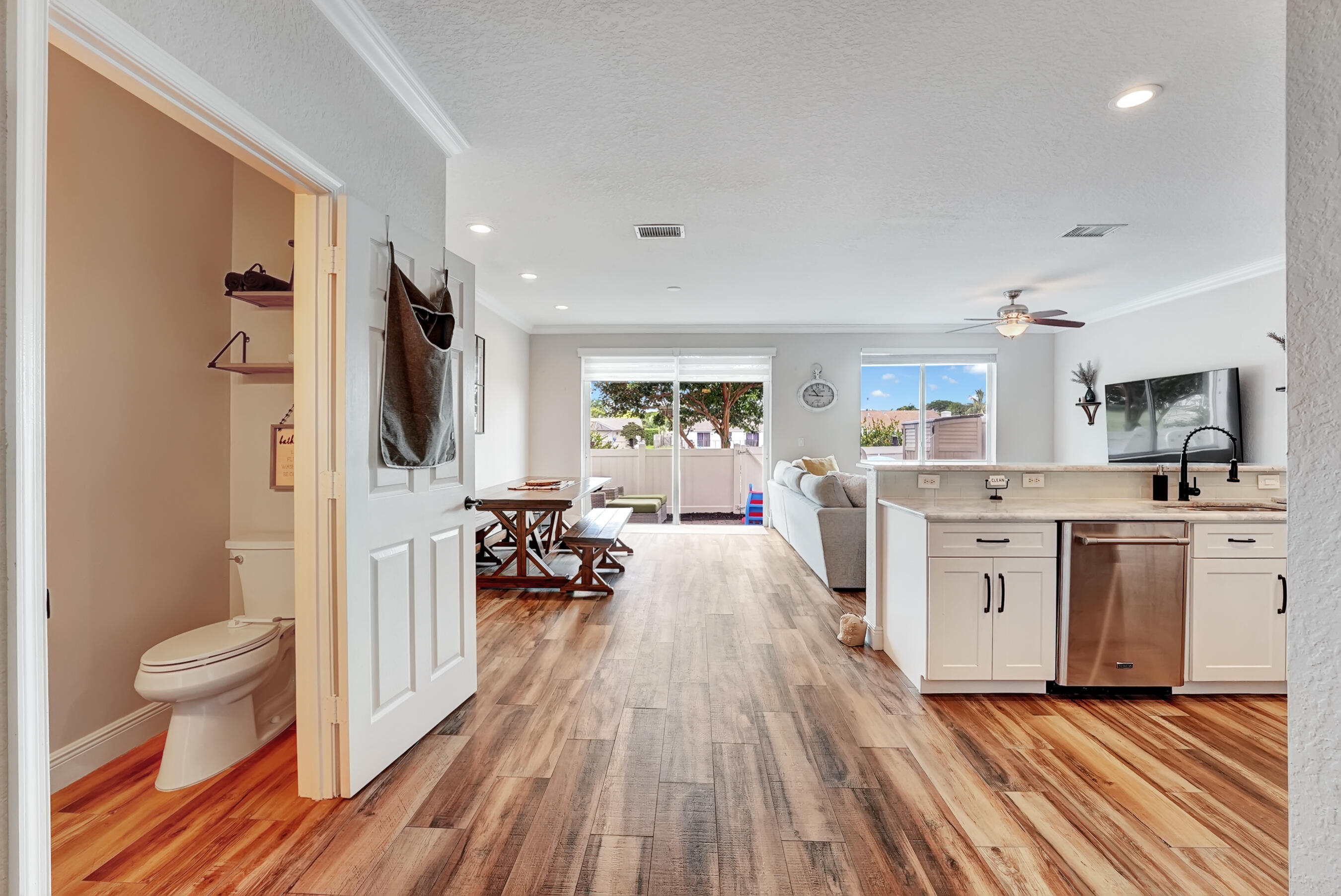 3008 N Evergreen Circle — Photo 2