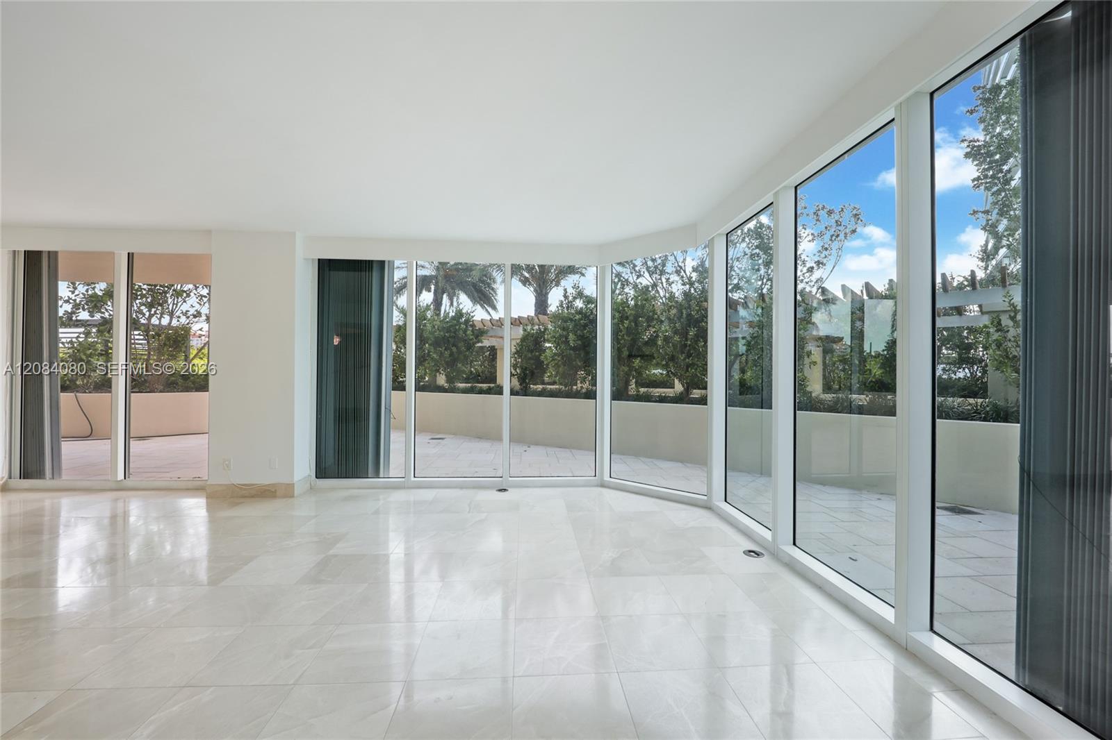 300 S Pointe Dr # 303 — Photo 2