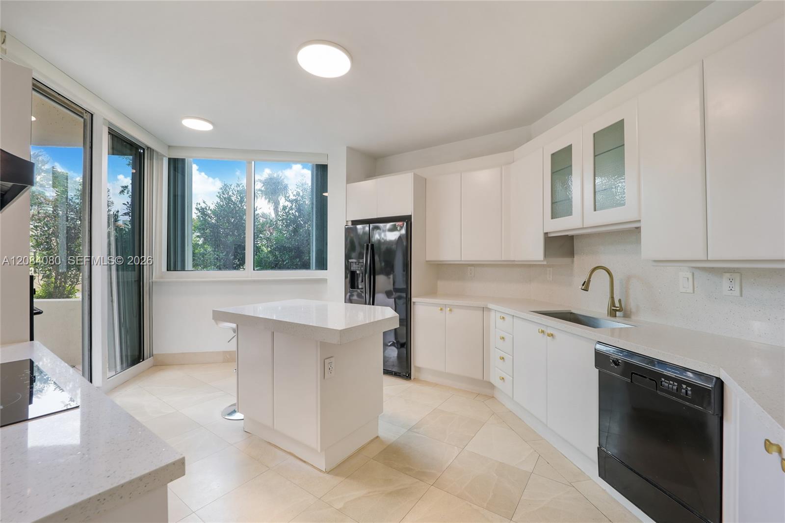 300 S Pointe Dr # 303 — Photo 5