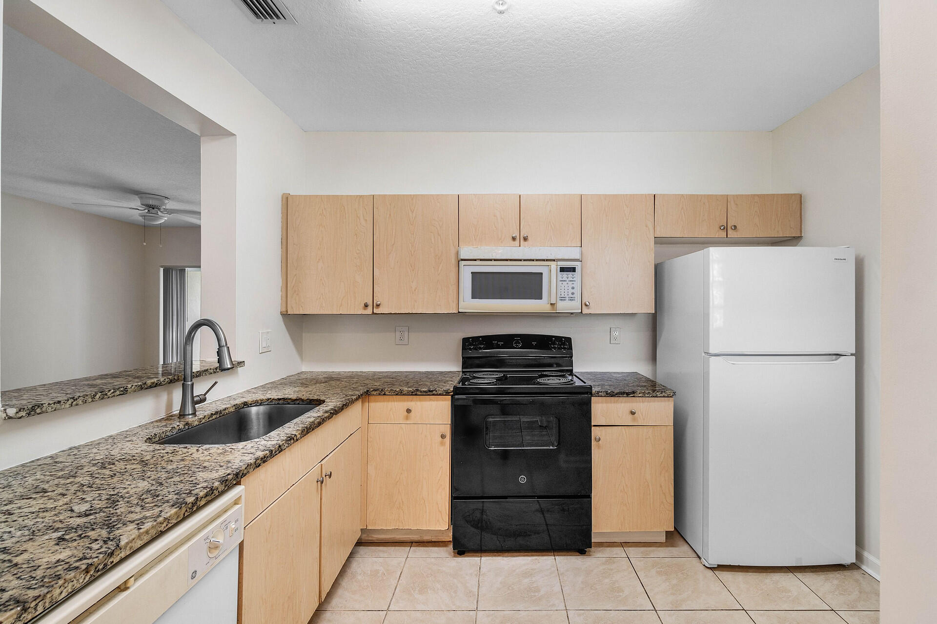 1161 GOLDEN LAKES Boulevard # 1325 — Photo 4