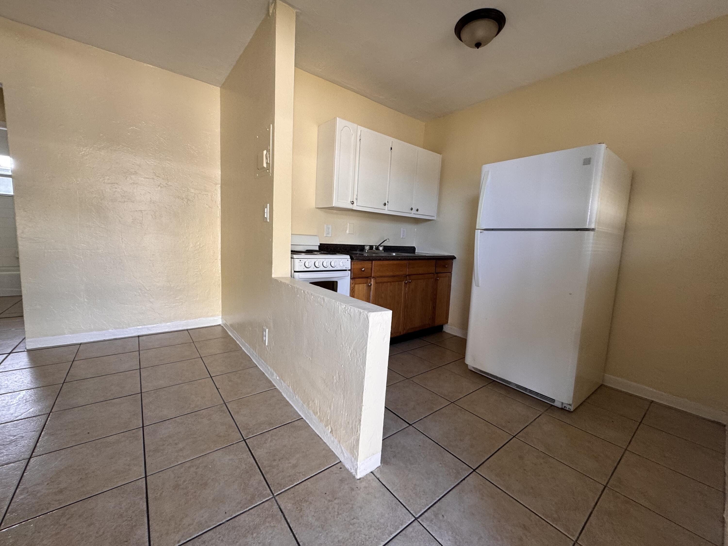 825 NW 10TH Terrace # 13 — Photo 5