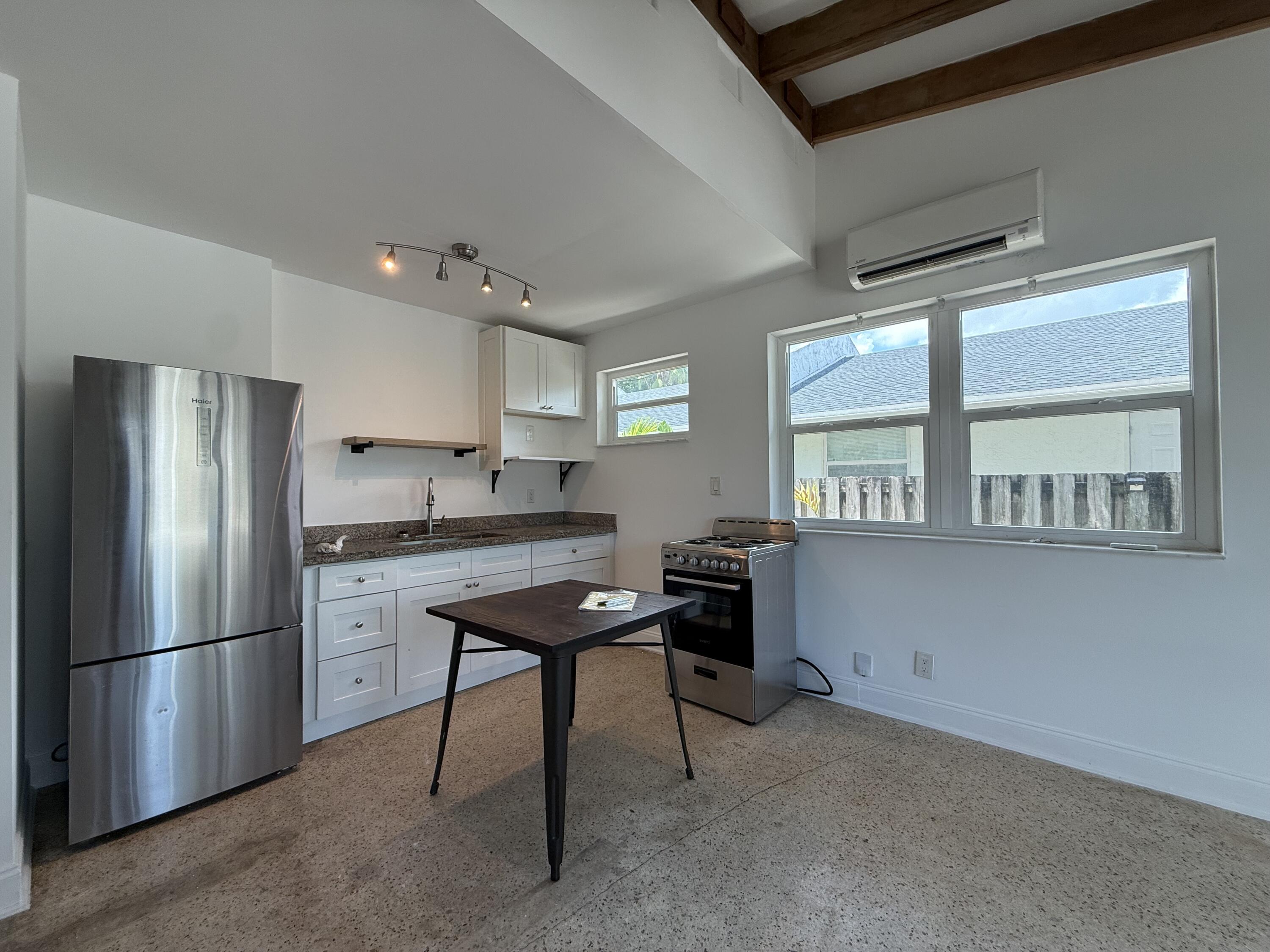 900 SE 12th Street # FRONT — Photo 5