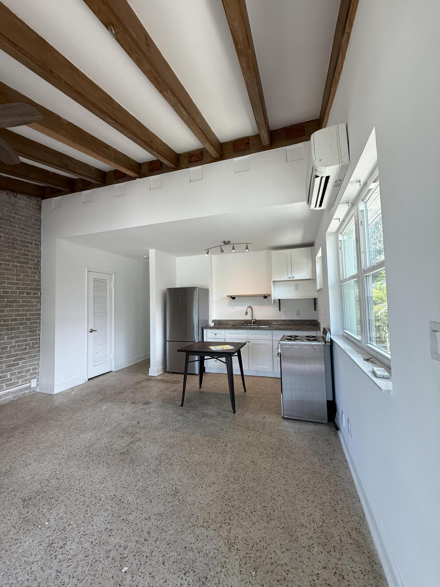 900 SE 12th Street # FRONT — Photo 4
