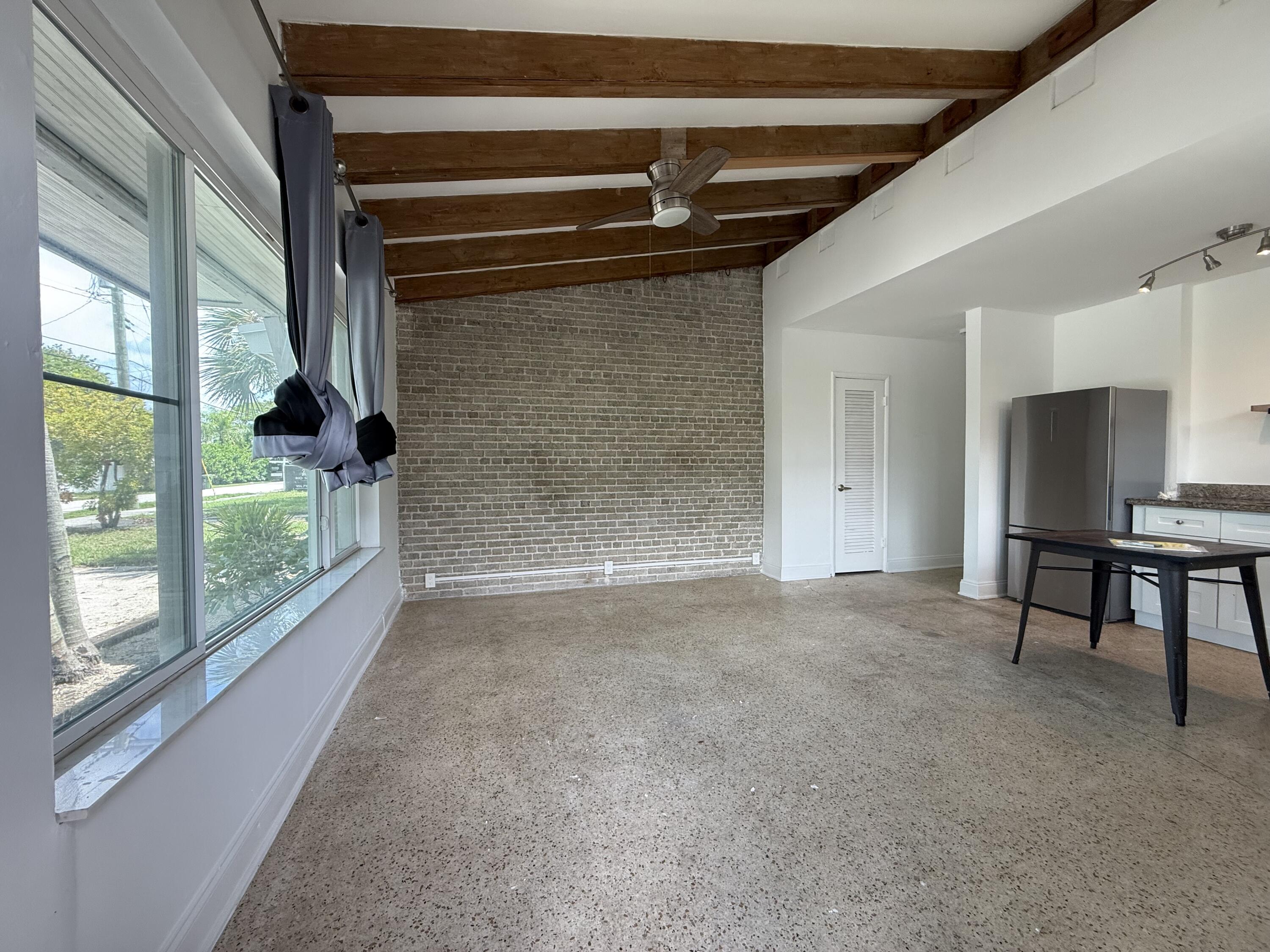 900 SE 12th Street # FRONT — Photo 3