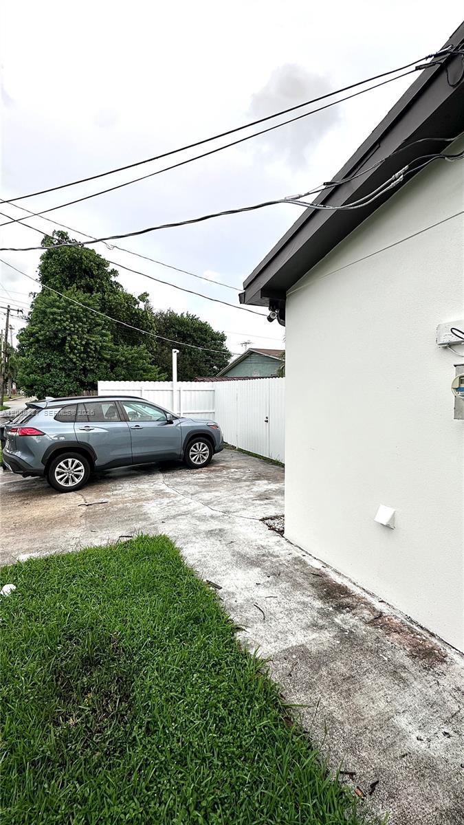 2415 Thomas st # B — Photo 3