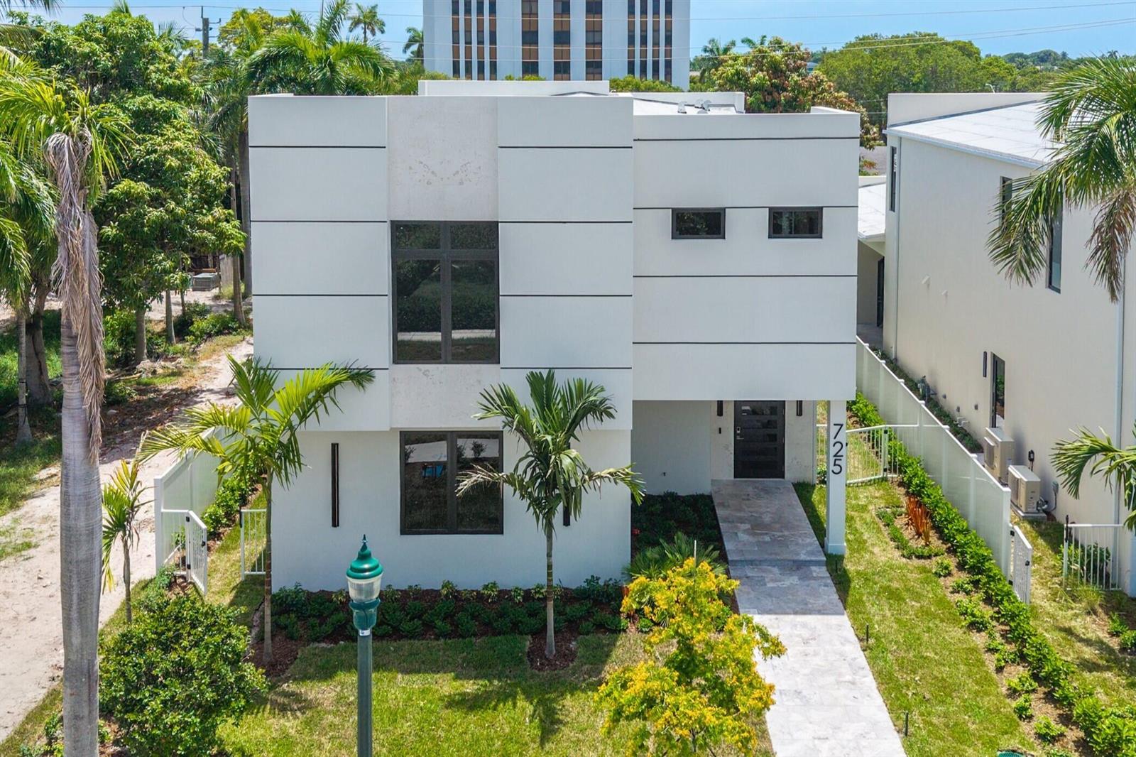 725 SE 4th Aerial Cropped MLS