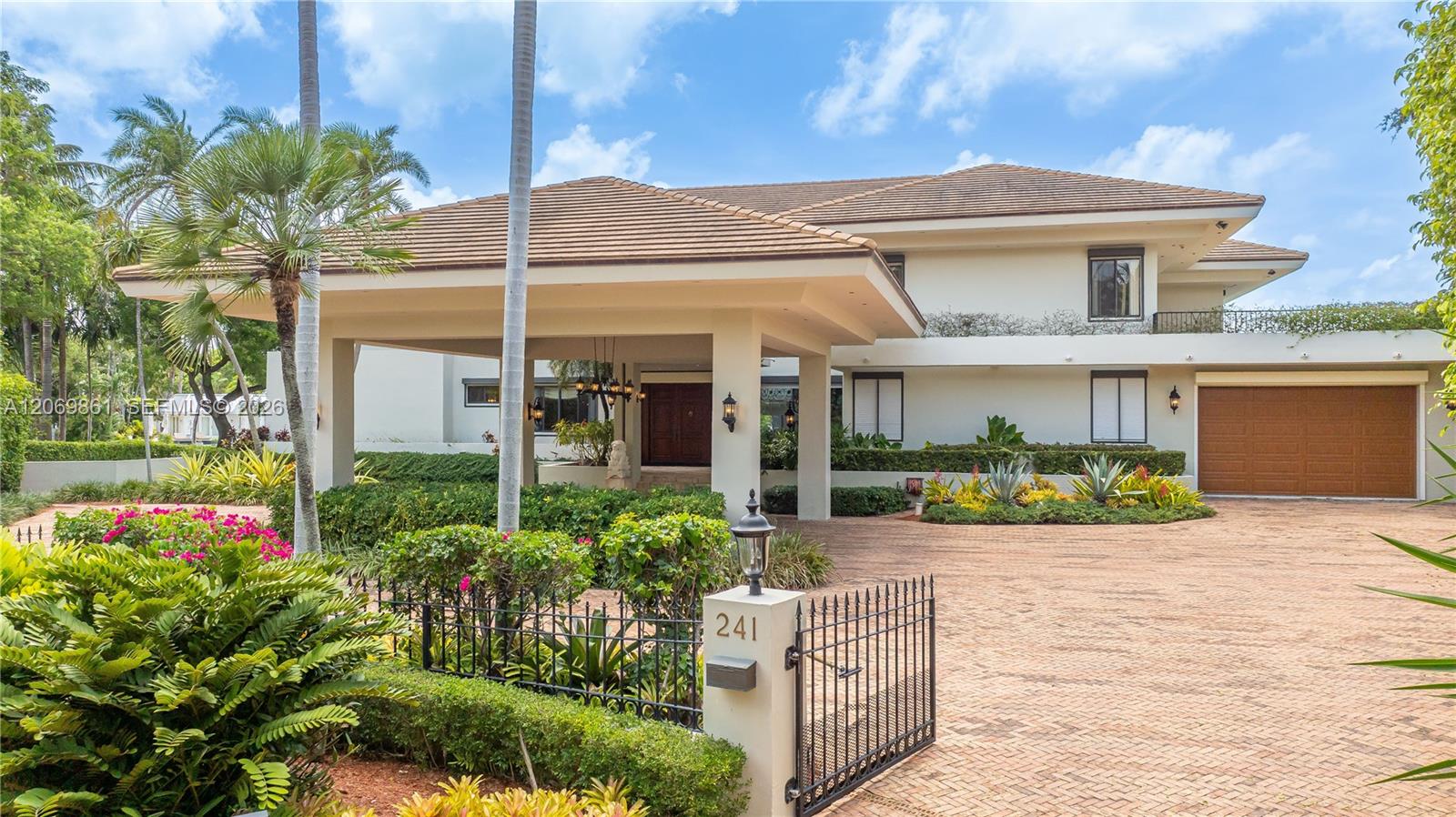 241 Cape Florida Dr — Photo 4
