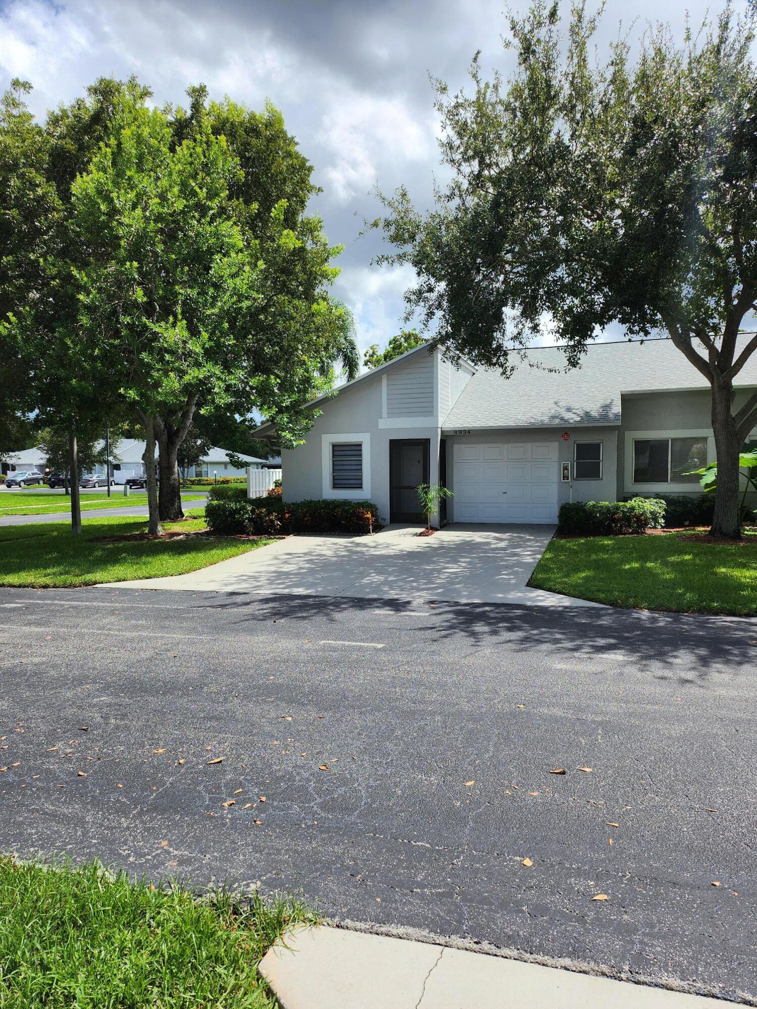 8934 SUNNYWOOD Place — Photo 2