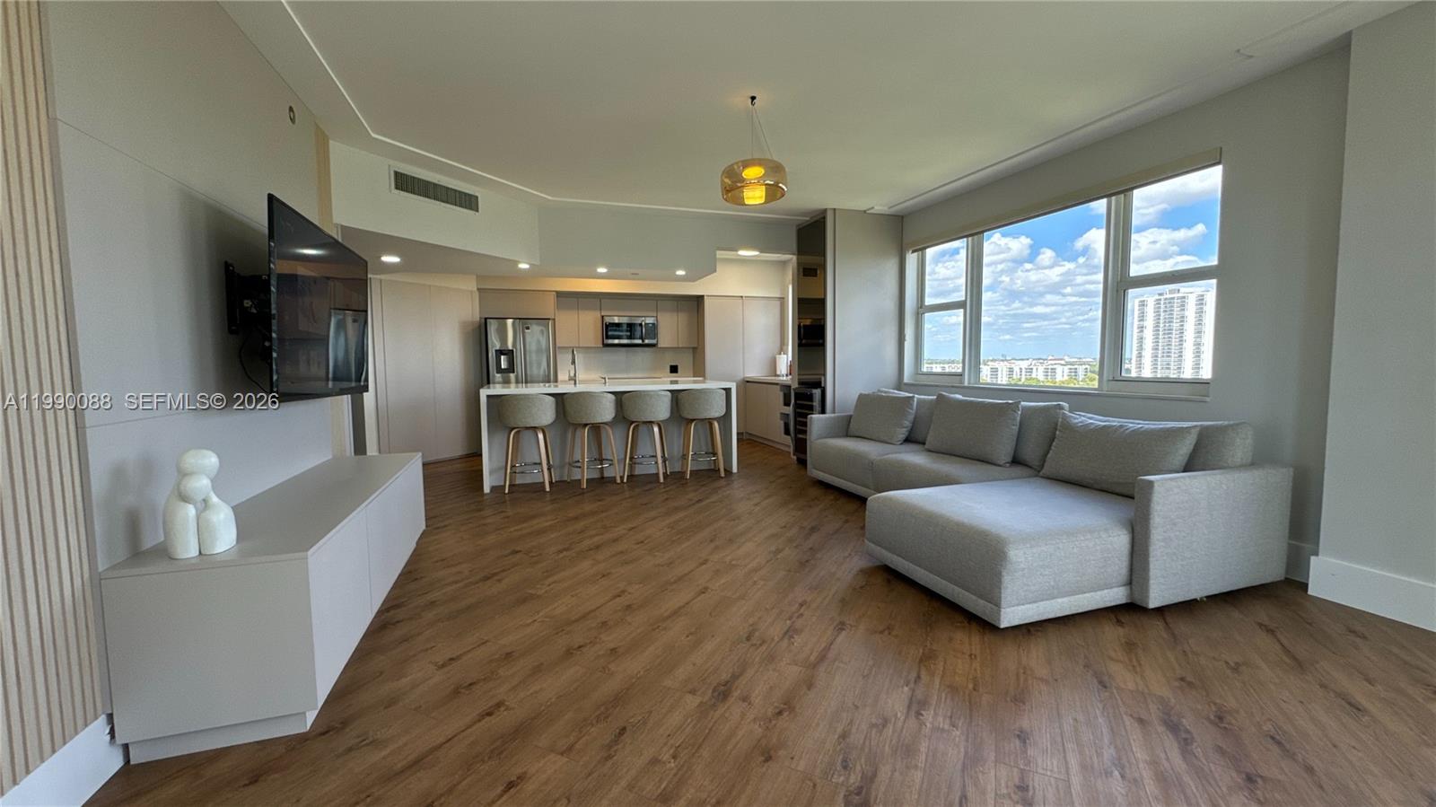 20000 E Country Club Dr # 1016, Aventura FL 33180