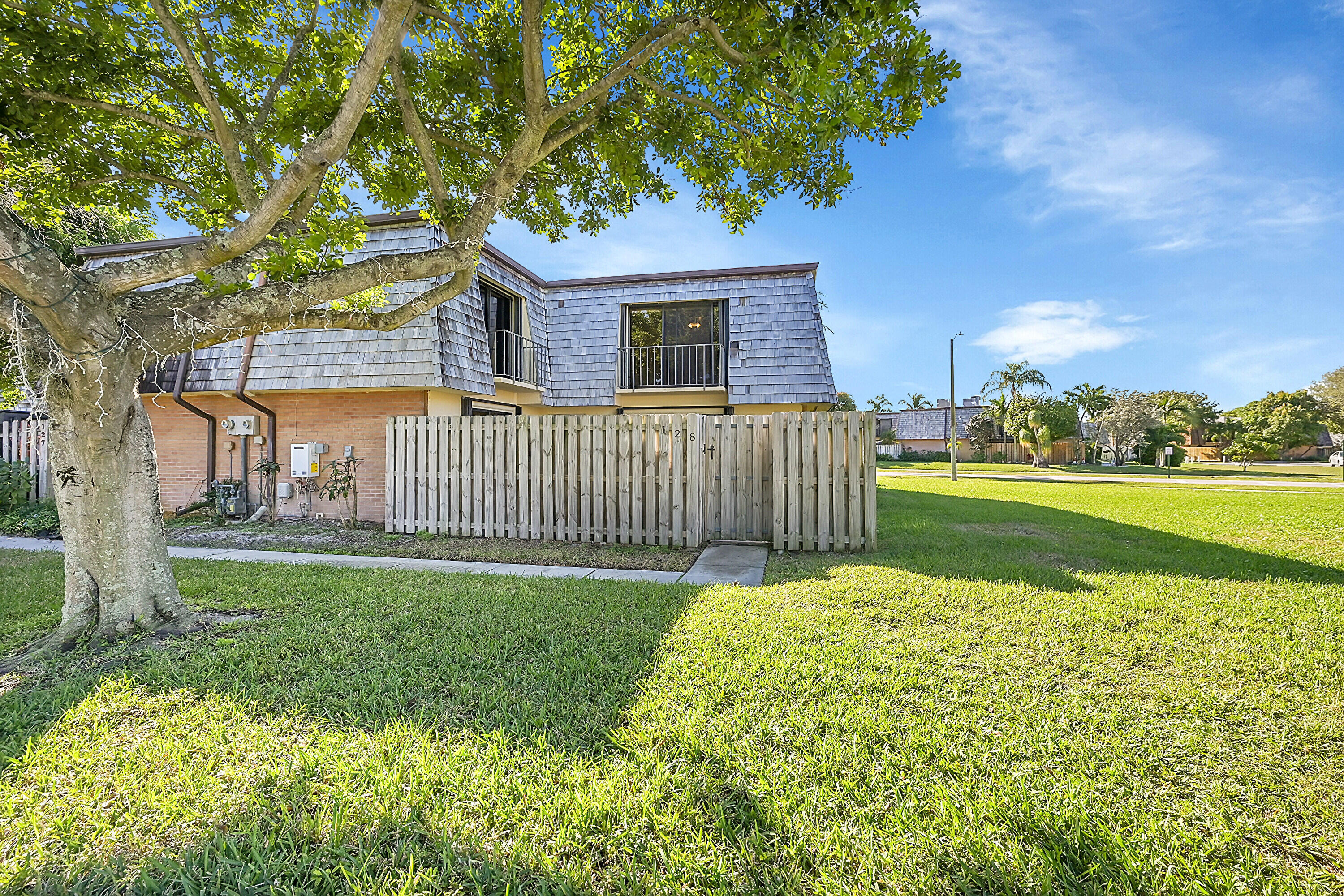 128 Lake Arbor Drive, Palm Springs FL 33461