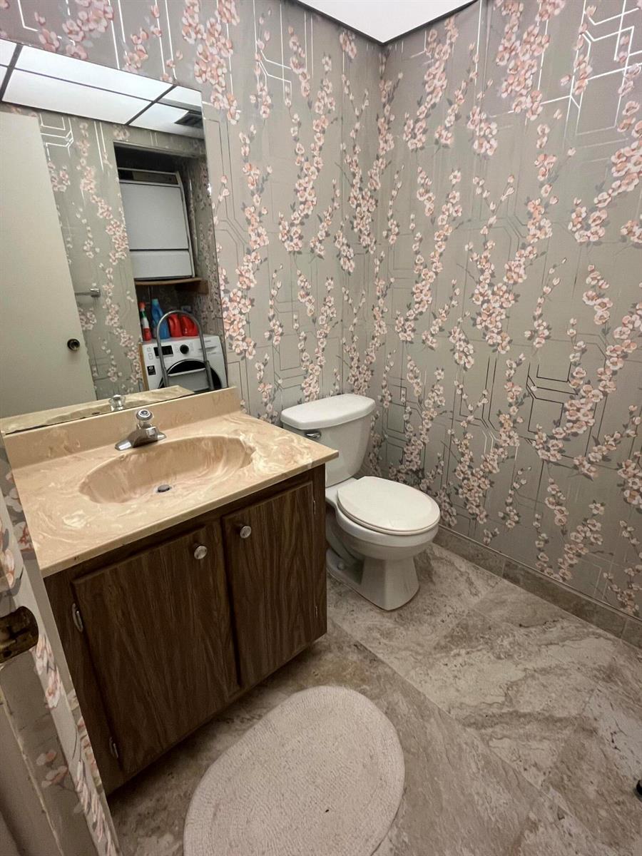 2nd/guest bathroom
