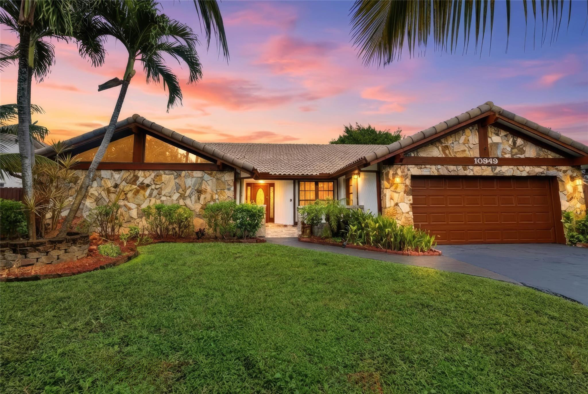 10949 NW 1st Manor, Coral Springs FL 33071