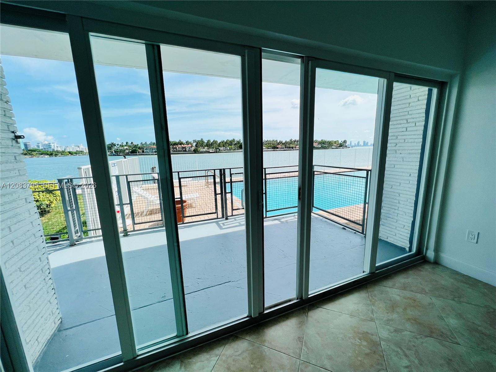 946 Bay Dr # 7 — Photo 3