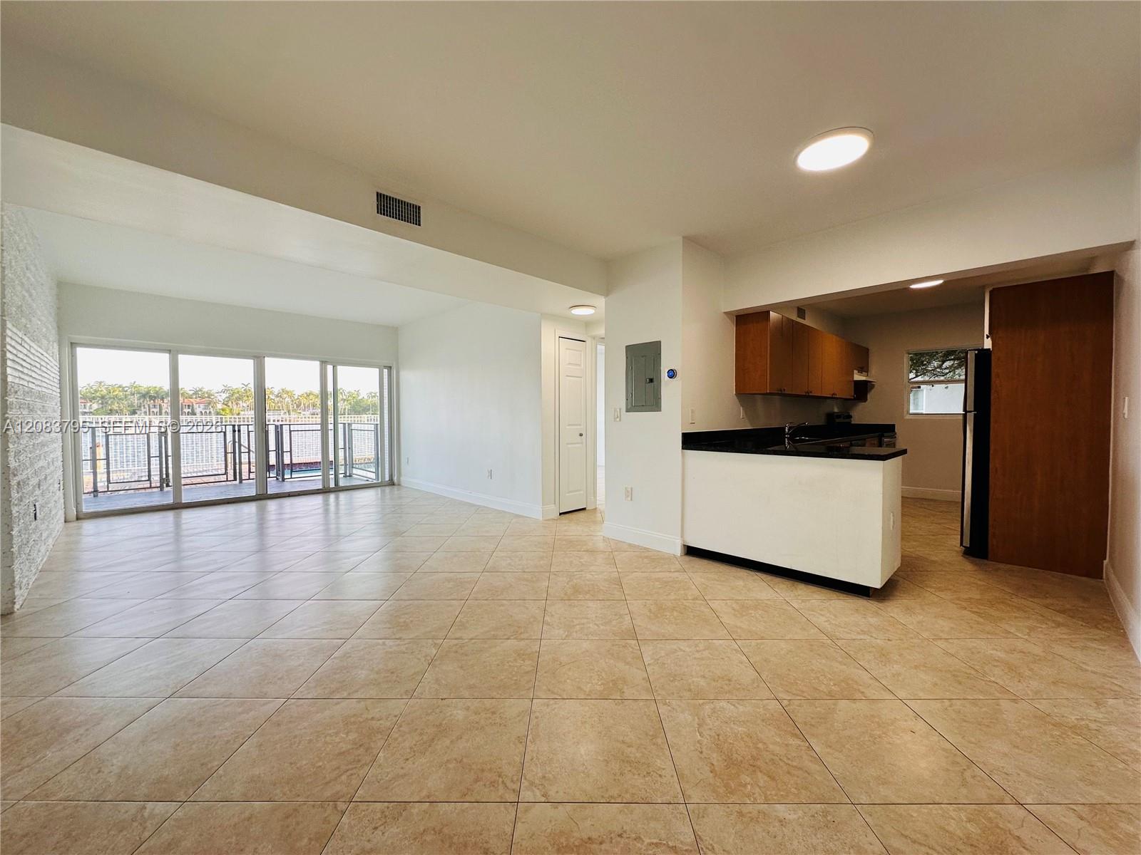 946 Bay Dr # 7 — Photo 5