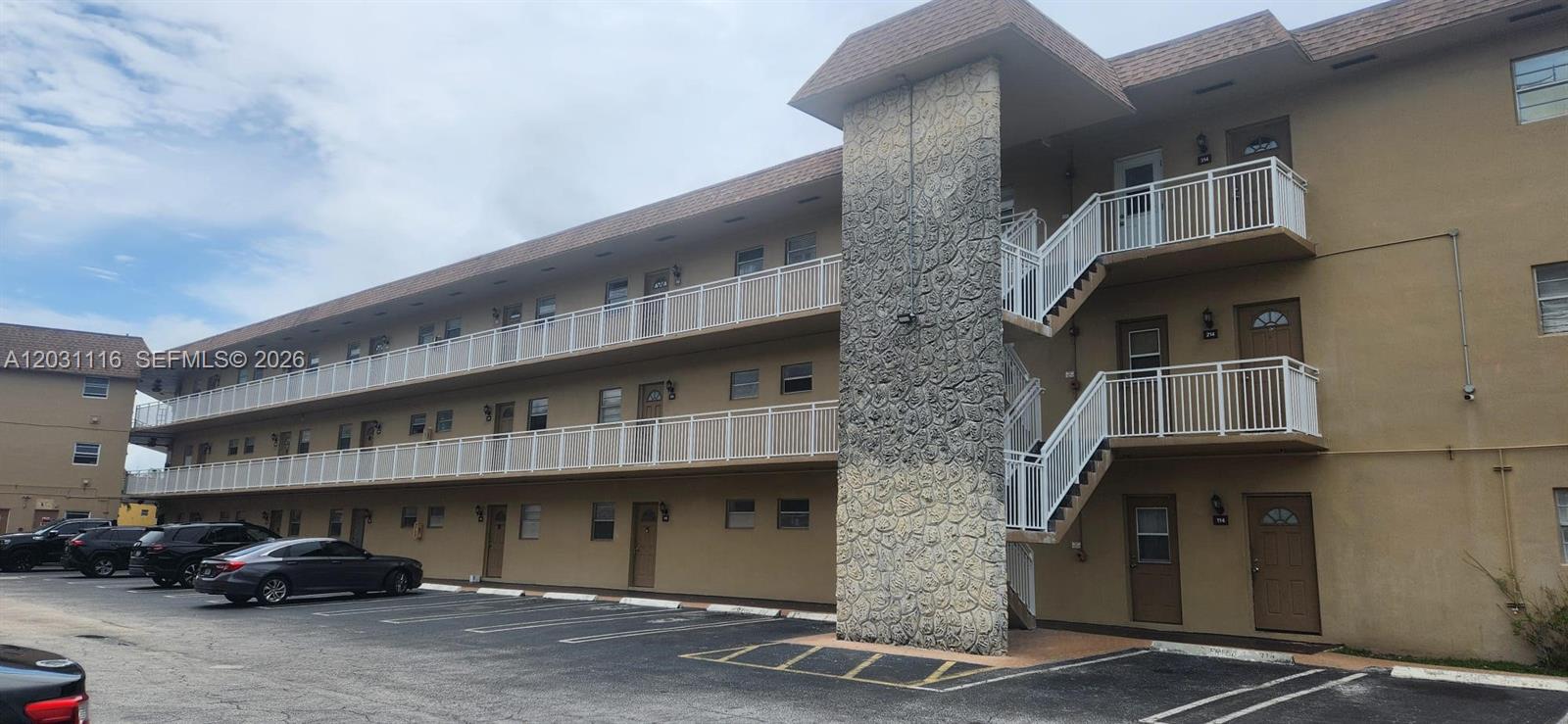 5021 W Oakland Park Blvd # 313 — Photo 4